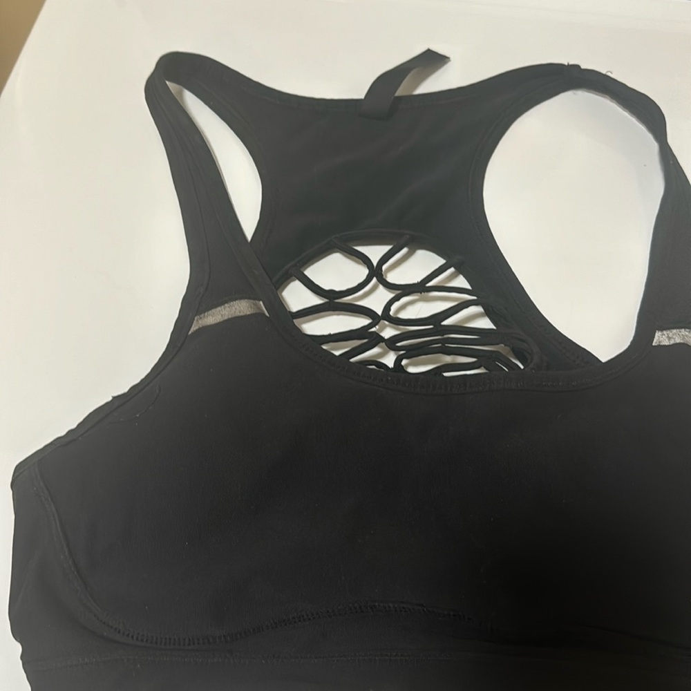 90° black sports bra size large